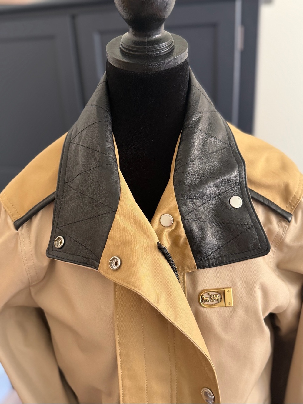 Coach Two-Tone Beige Trench Coat with Black Leather Trim – Size 6 - Picture 4 of 11